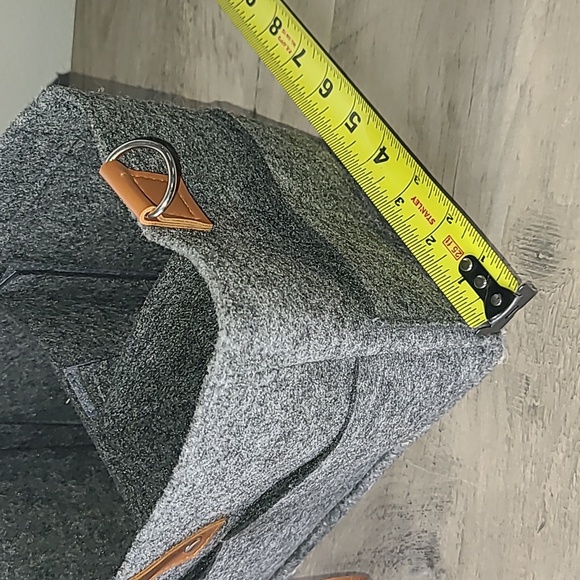 Gray Felt Tote with Tan Handles🆑️⏰️ - Picture 5 of 7